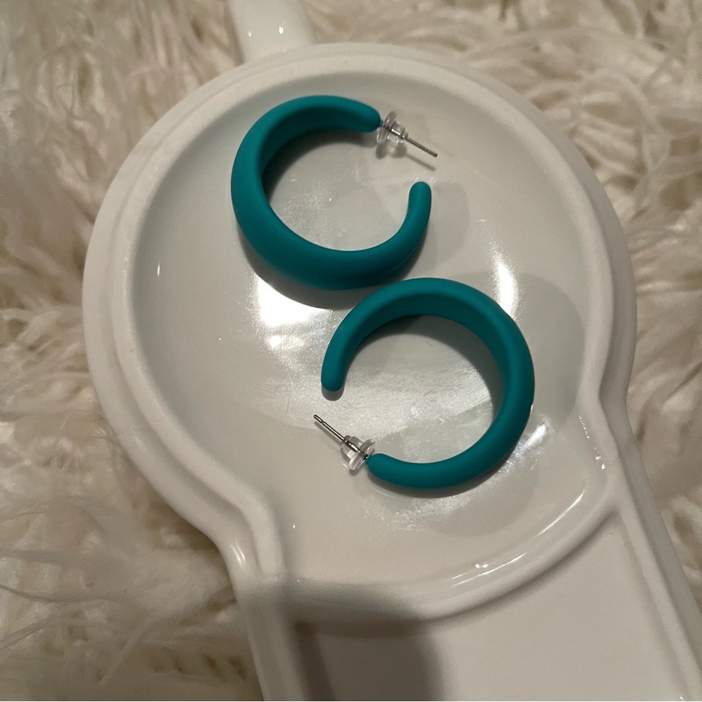 Teal Color Earrings - Picture 5 of 7